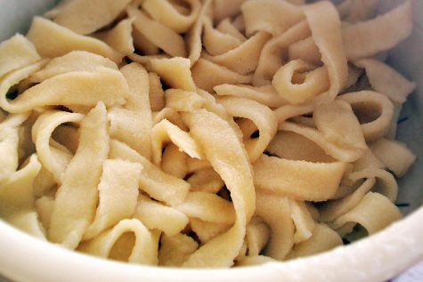 Taitei de casa de post din aluat cu cartofi