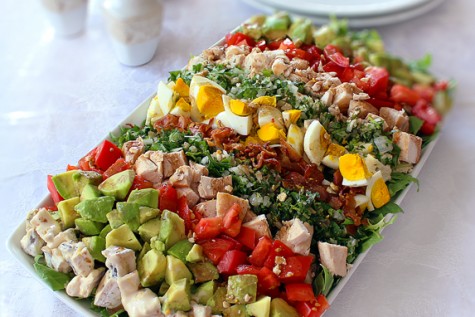 Salata Cobb cu piept de pui si avocado