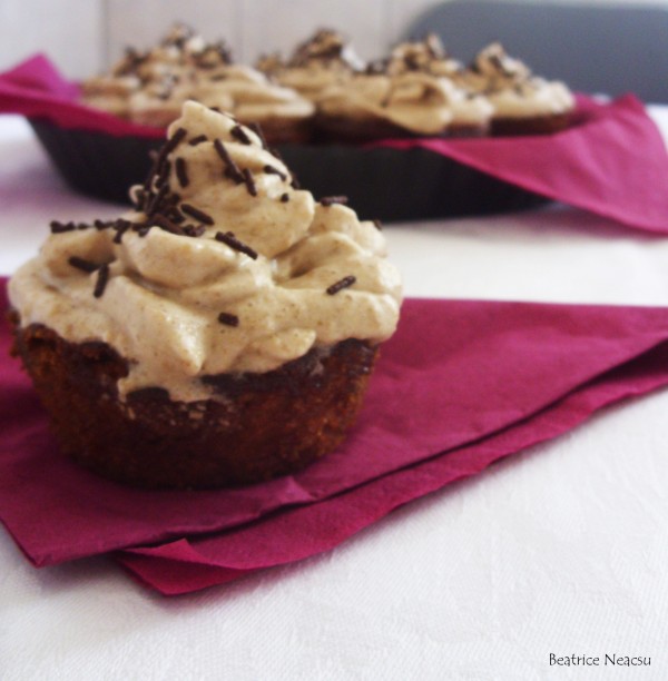 Muffins cu mere, zahar brun si scortisoara by beatriceneacsu