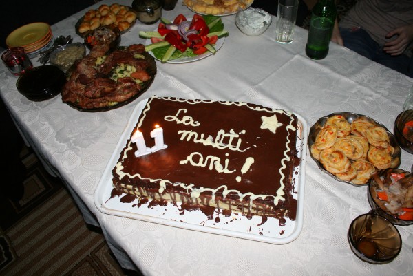 Tort cu mousse de ciocolata alba si visine by momo