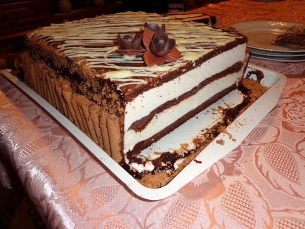 Tort cu mousse de ciocolata alba si visine by Ralu.Ale