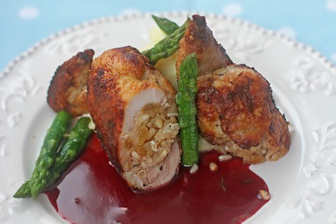 Coquelet cu branza de capra si sos de rodie