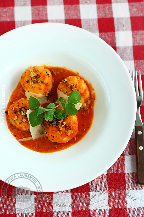 galuste cu branza si sos de rosii-1