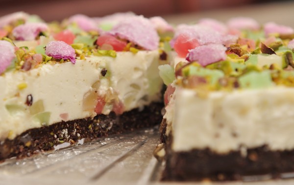 Oaspeti in bucatarie: Bianca Lontras – Turkish Delight Cheesecake de Simona Cirmu