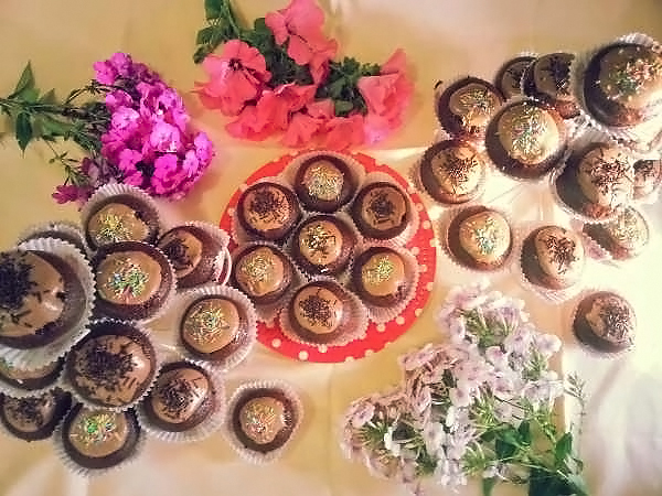 briose cu dulceata de visine