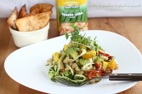 Salată de zucchini cu fasole alba și avocado