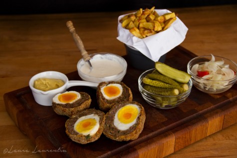 Chiftele umplute cu oua – Scotch Eggs