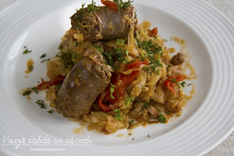 Varză călită cu cârnați de casă