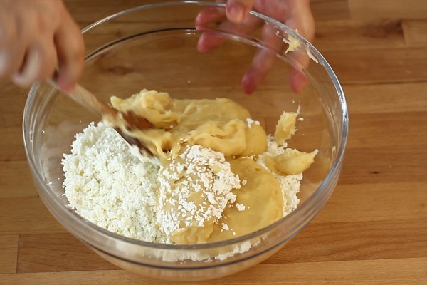 prajitura cu branza de vaci si nectarine - branza de vaci cu crema de vanilie