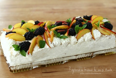 Prăjitură cu fructe și brânză de vaci