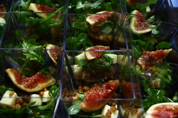 salata de grau cu rucola, branza si smochine