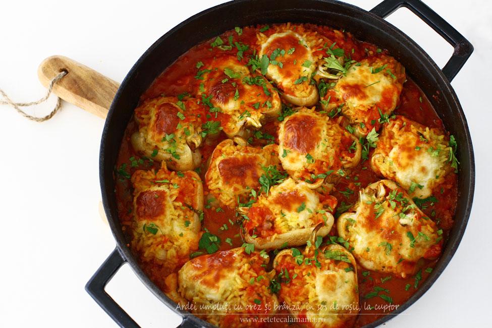 ardei-umpluti-cu-orez-si-branza-in-sos-de-rosii-la-cuptor-reteta-video-reteta-ardei-umpluti-video