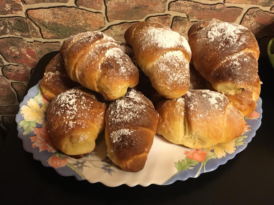 cornuri pufoase cu rahat zvinca oana
