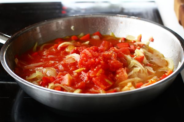 ceapa rosii usturoi si ardei gras calite pentru umplutura de vinete cu legume la cuptor reteta imam bayildi