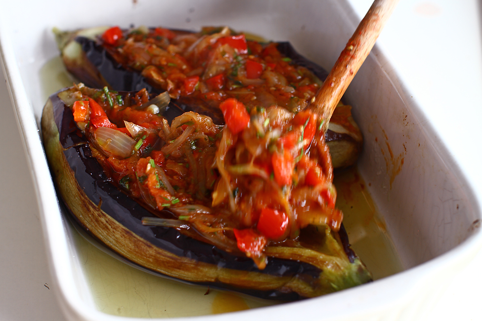 umplerea vinetelor pentru reteta vinete umplute cu legume la cuptor imam bayildi