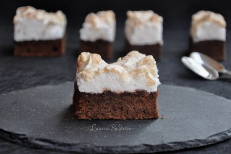 Negresa cu gem si bezea