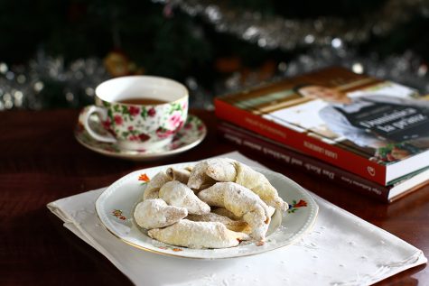 Cornulețe fragede cu unt și smântână – umplute cu nucă și gem