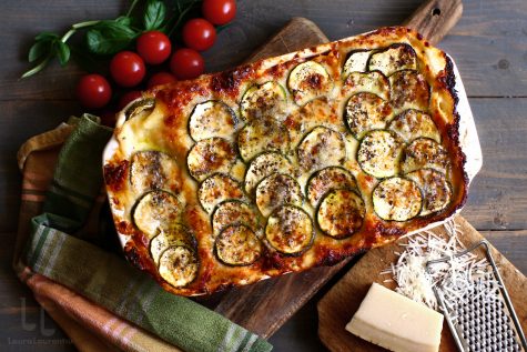 Lasagna cu zucchini, brânzeturi și roșii cherry