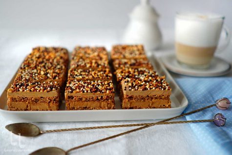 Prăjitură cu cremă de ness și blat de bezea cu nucă