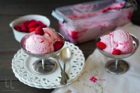 Înghețată de zmeură cu iaurt și lapte condensat, extra cremoasă și fină