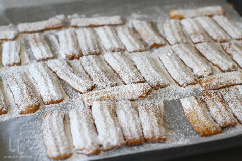 Biscuiți șprițați de casă cu unt sau untură și smântână dulce