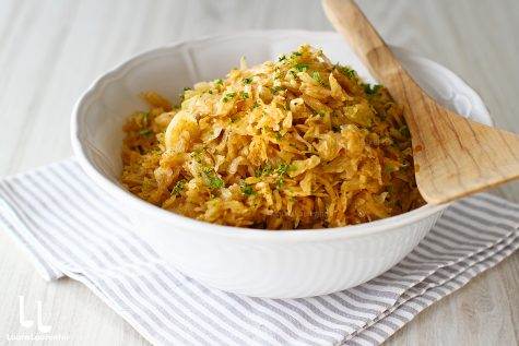 Varză dulce călită – rețetă de mâncare de post sau de garnitură simplă