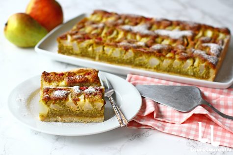 Prăjitură cu pere și fistic